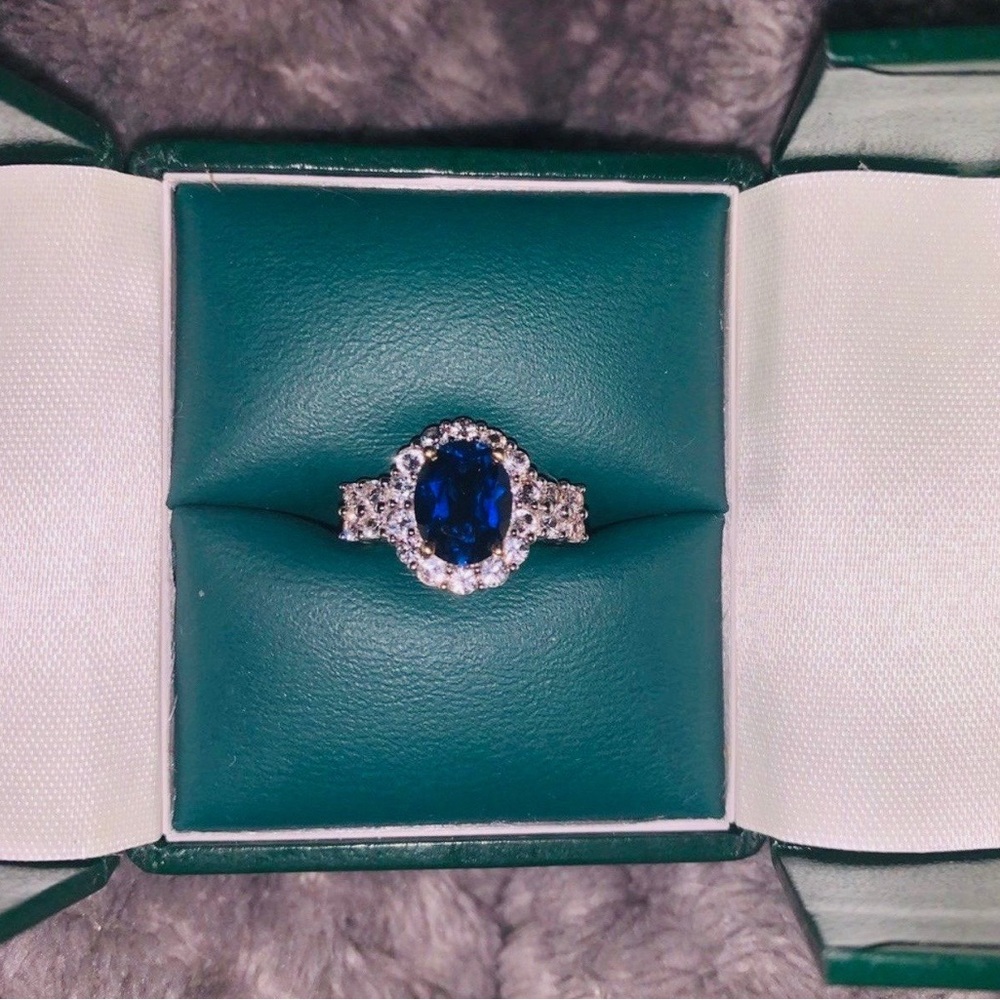 VINTAGE 10K YELLOW GOLD SAPPHIRE AND DIAMOND HALO RING